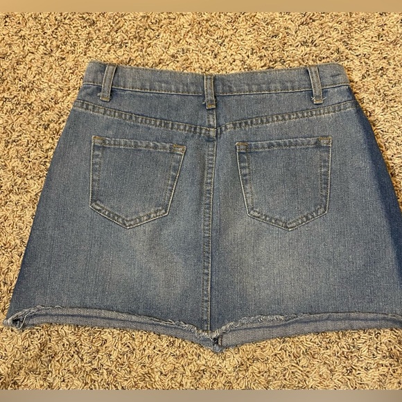 Women’s Forever 21 Denim Mini Jean Skirt Size Medium - Picture 2 of 6